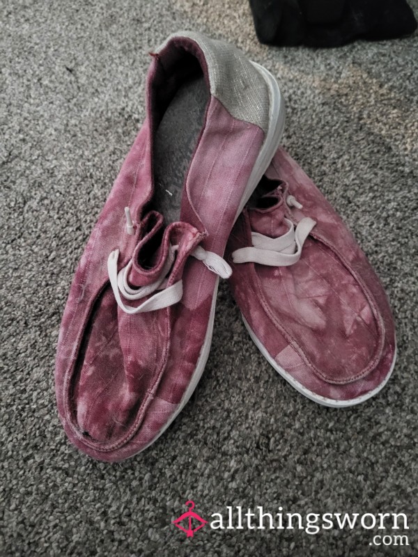 Well Worn Stinky Hey Dudes 💜💜👣