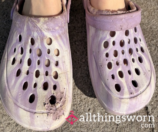 Well Worn Style Crocs 👣👣