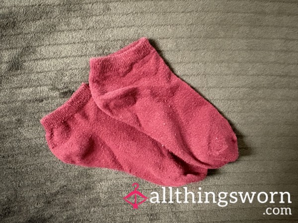 Well Worn, Teeny Tiny Maroon Red Ankle Grunge Girl Ankle Socks