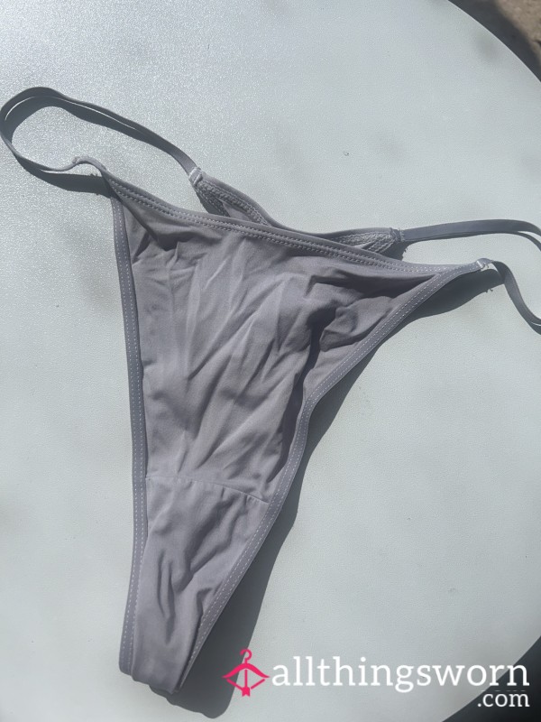 Well Worn Thongs😍