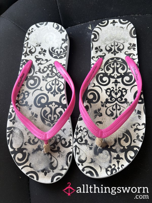 Well Worn Toe Print Flip Flops 👣