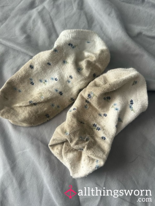 Well-worn Trainer Socks <3