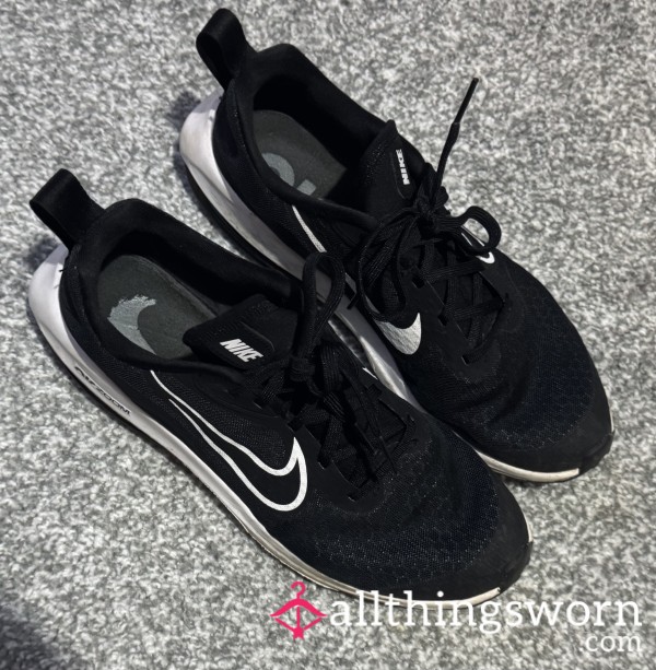 Well Worn Nike Trainers! 👟