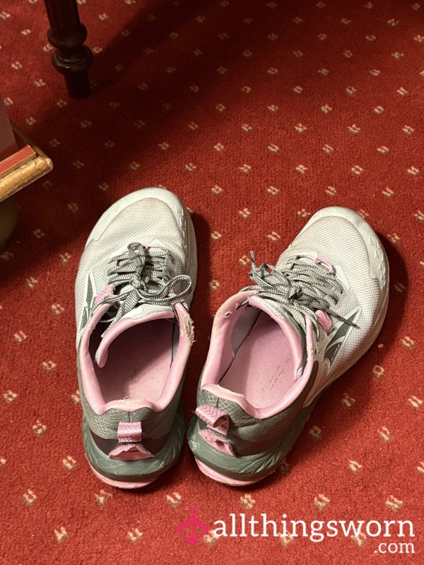 👟 Well Worn Trainers 👟