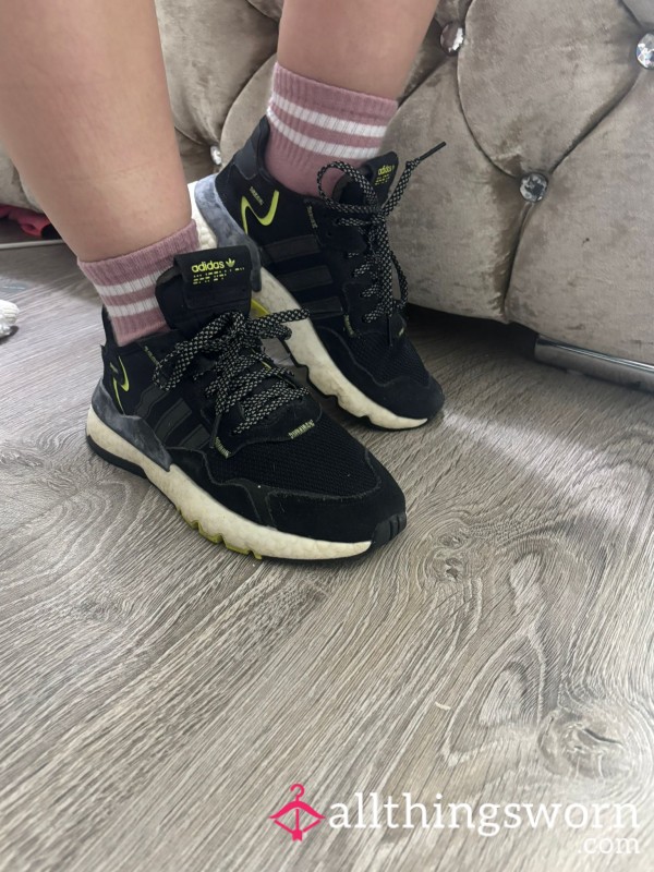 Well Worn Trainers/ Sneakers 👟