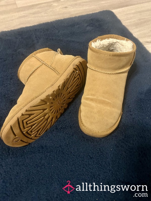 Well Worn Uggs ✨