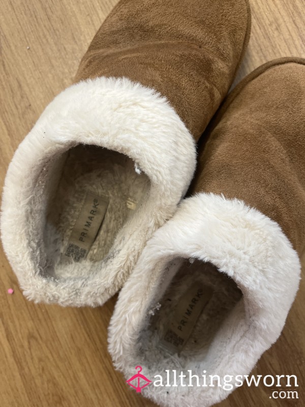 Goddess Scarlets Worn Slippers 👑