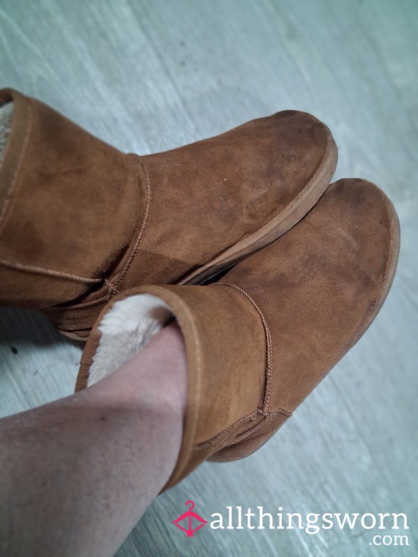 Well Worn UGG Type Size 6 Brown Suede Boots