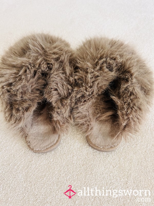 Well Worn UK Size 4 Slippers, Looked After My UK Size 3 Feet Cosily. Lots Of Sweat, Warmth And Foot Indentations From My Petite Feet And Toes 😍🔥❤️