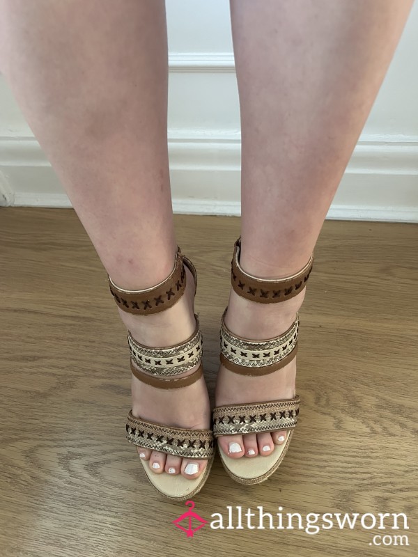 Well Worn Summer Wedges 👡 Size 5 – Loved & Used