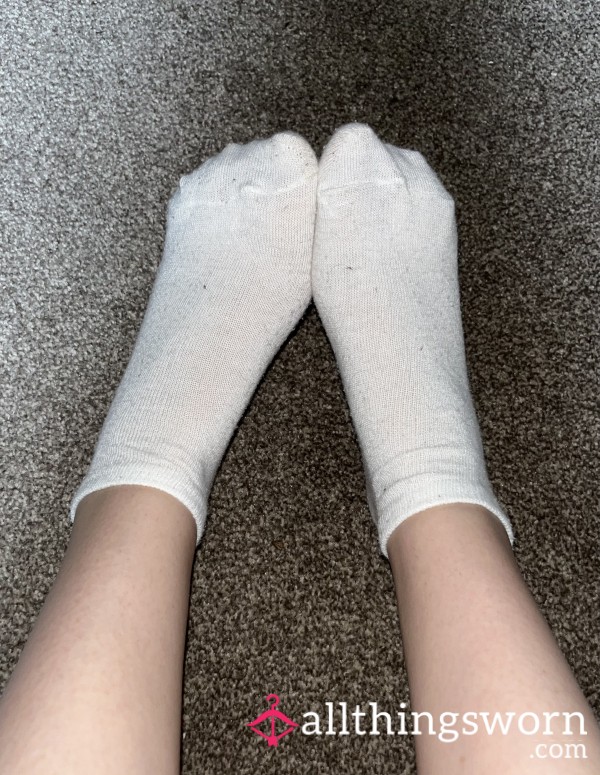 Well Worn White Ankle Socks 🤍
