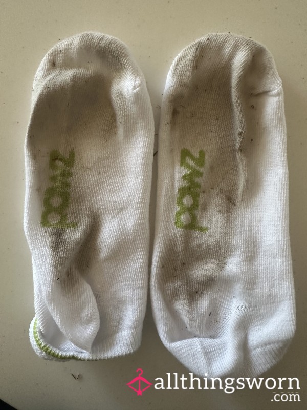 Well-Worn White Ankle Socks – Size 7