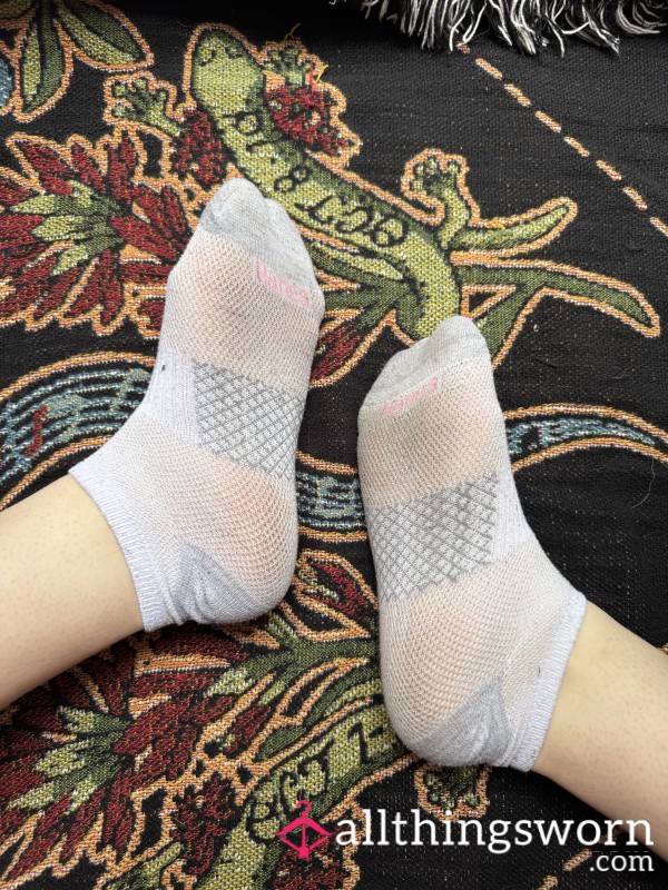 Well Worn White Ankle/No Show Socks