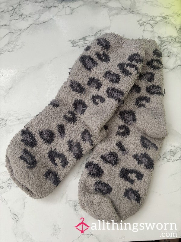 💸 Animal Print Well Worn Fluffy Bed Socks