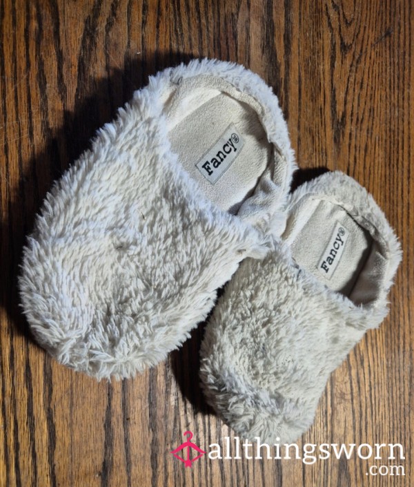 Well Worn White Fuzzy Slippers🥵🤍|wellworn