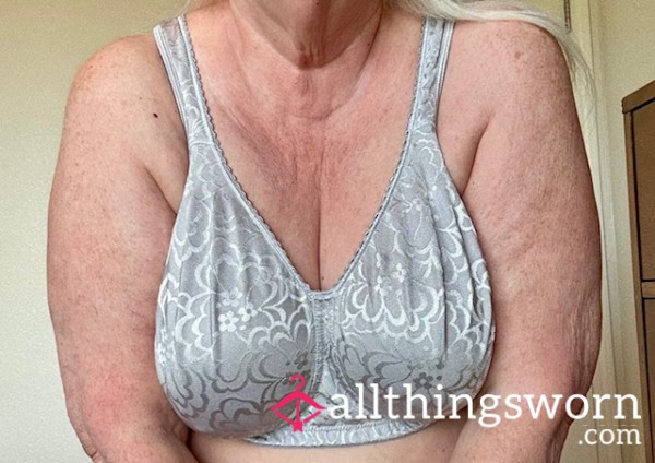 Well Worn White Granny Bra 42DD