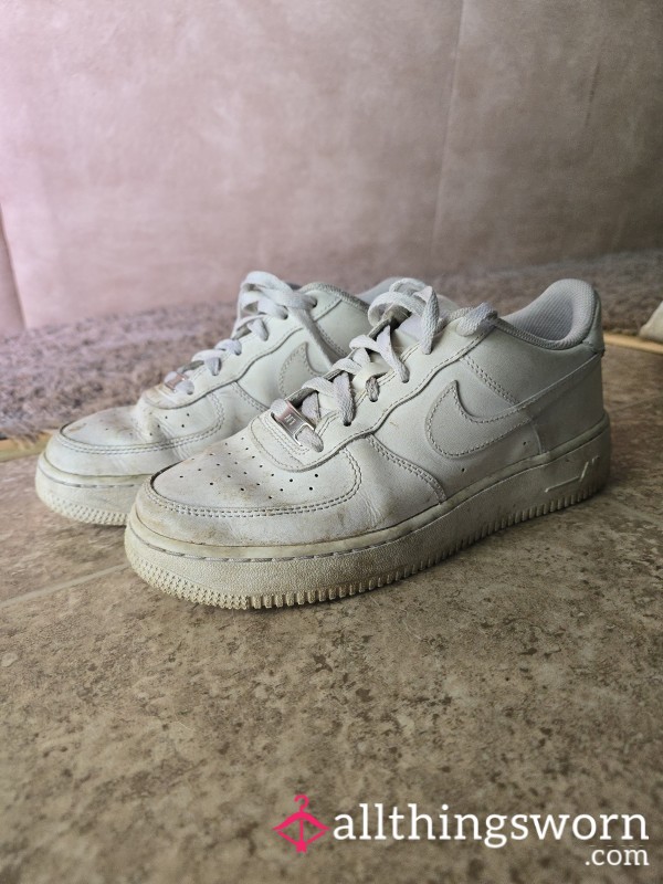 Well-Worn White Nike Sneakers Women's Size 8 Shipping Included