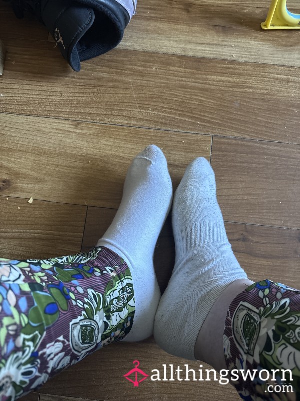 Well Worn White Pop Socks