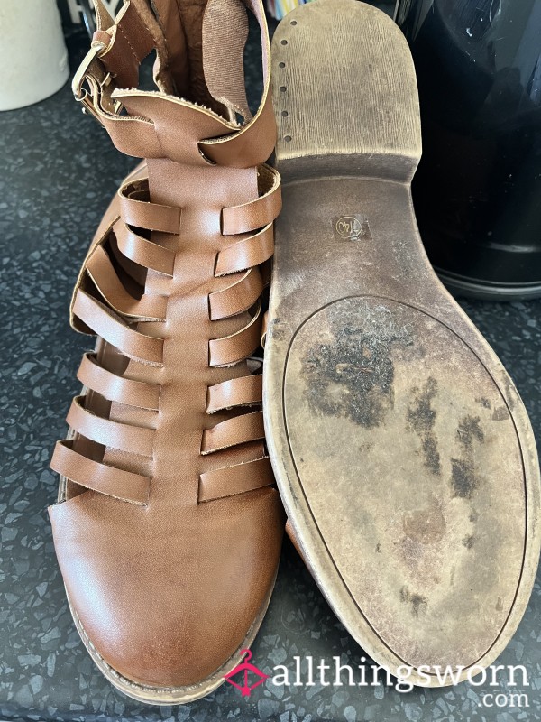 Well Worn Womens Tan Boots Size 8