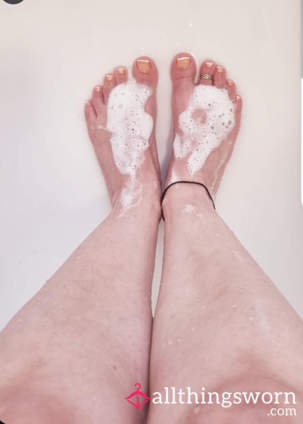 Wet  And White Shower Gel ,shower Feet Pic