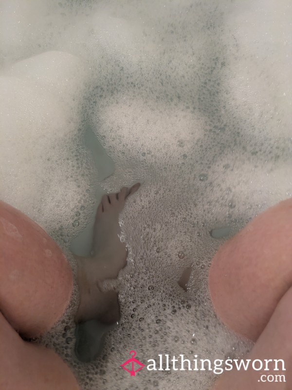Wet Bubbly Feet Pictures 💦 🛁 Size 8 🦶 Drool 🤤