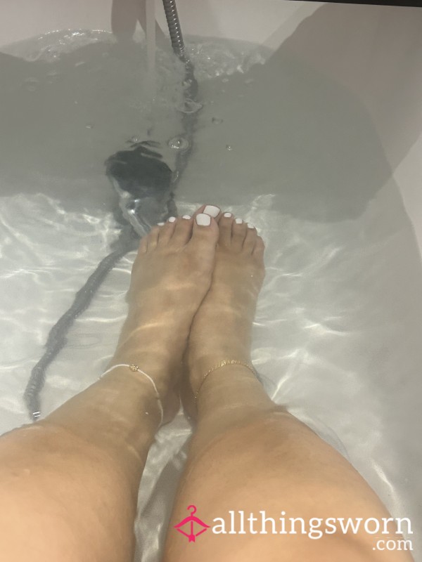Wet Feet Pics Ready To Be Bought 🦶🏾 💦
