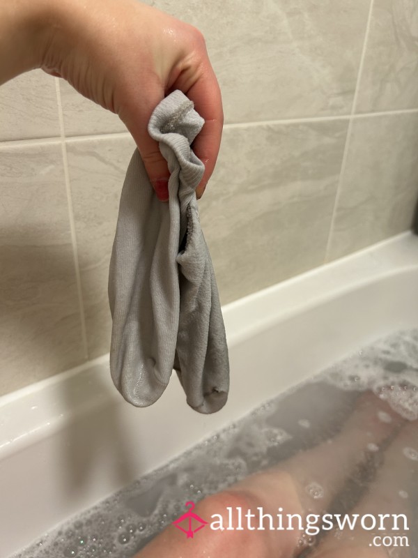 Wet Feet Splashing In The Bath 💦💦💦💦💦