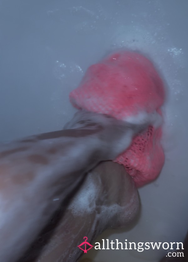 Wet Legs, Soft Feet… Come Watch 👀
