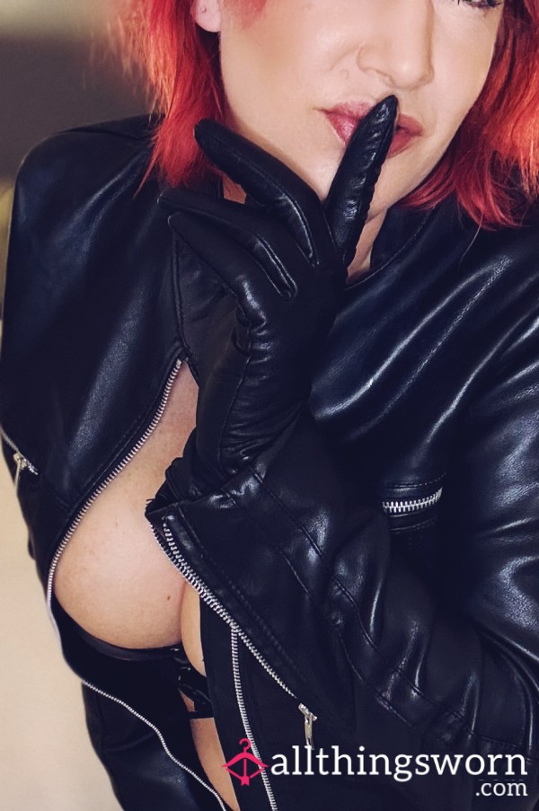 ⛓️😈 Wet Look, Leather And Tease 💦⛓️