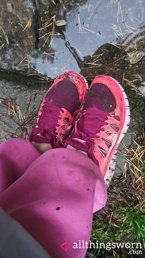 🔒 WET, MUDDY WALK WITH MY FILTHY HOT PINK NIKES
