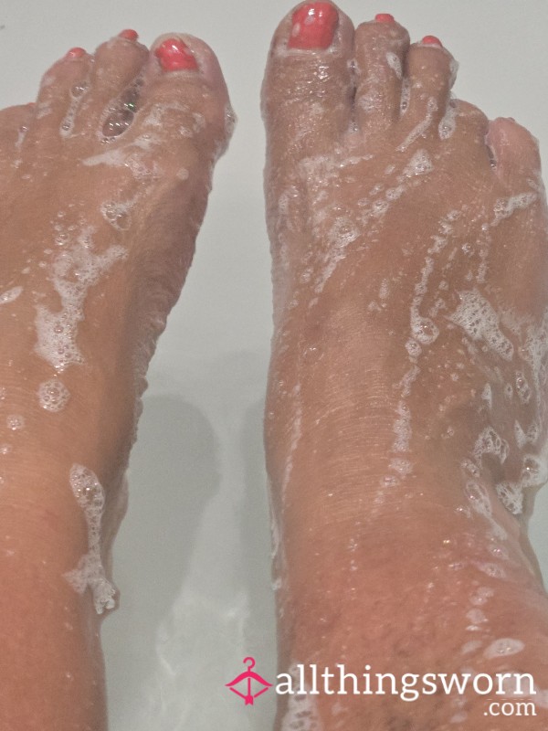 Wet Soapy  Feet 👣👣👣👣