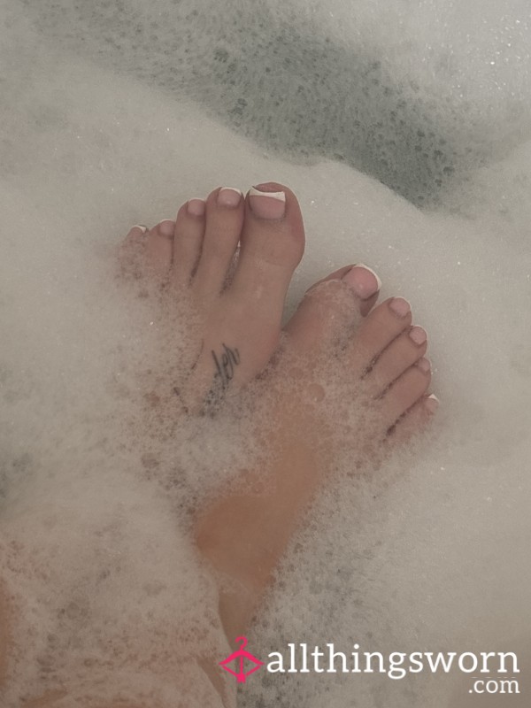 Wet Toes Tease In Bubbly Bath 🛁🫦 | Glossy Foot Flex 💦