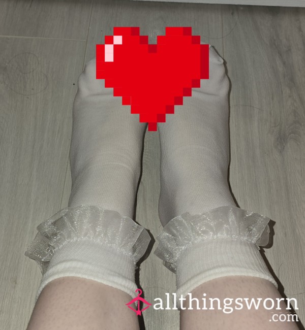 Wet White Socks Set - 6 Images