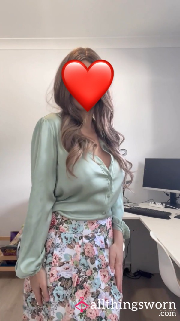 What I Do After Hours: Office Strip Tease & Pu**y Play. 3 Min 40 Sec. Face Shown