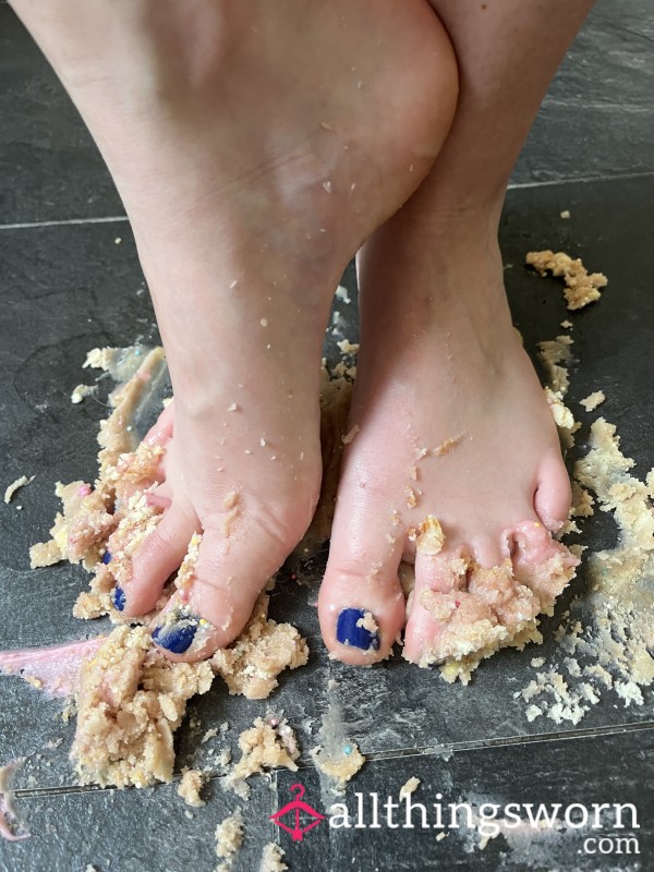 Crushing Cupcakes🦶🏼
