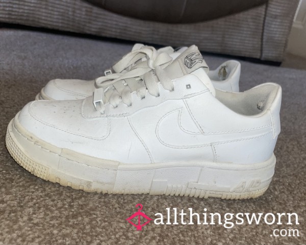 White Nike Air Force