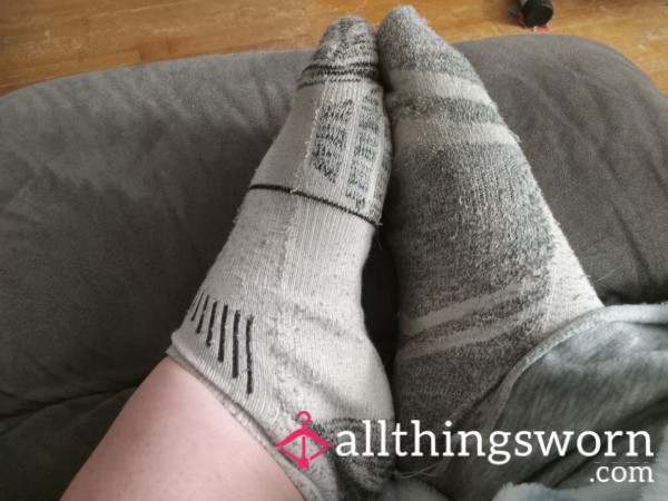 White And Black Mismatched Socks (4 Day Wear)