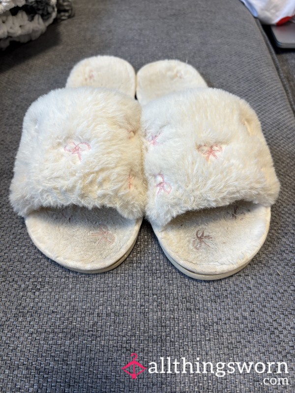 White And Pink Bow Slippers Size Uk 5 (Very Well Worn)