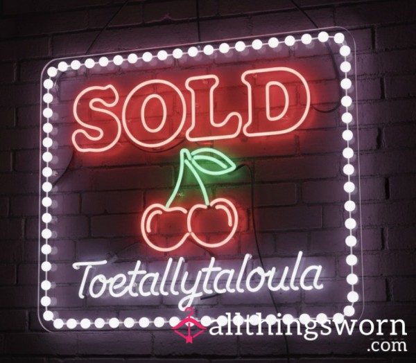 🍒 SOLD 🍒White And Silver Sparkly Slippers