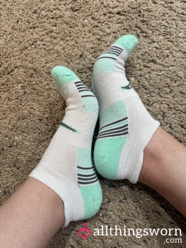 White And Teal Saucony Ankle Socks