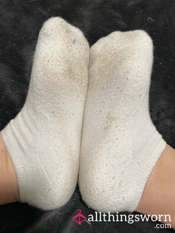 WHITE ANKLE SOCKS