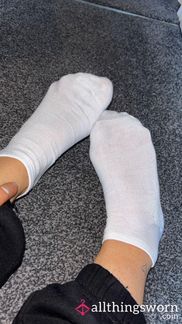White Ankle Socks (2 Free Photos Of Your Choice)🧦 👃