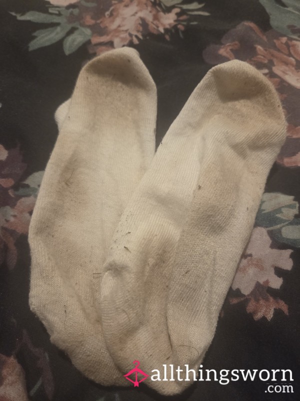 WHITE ANKLE SOCKS
