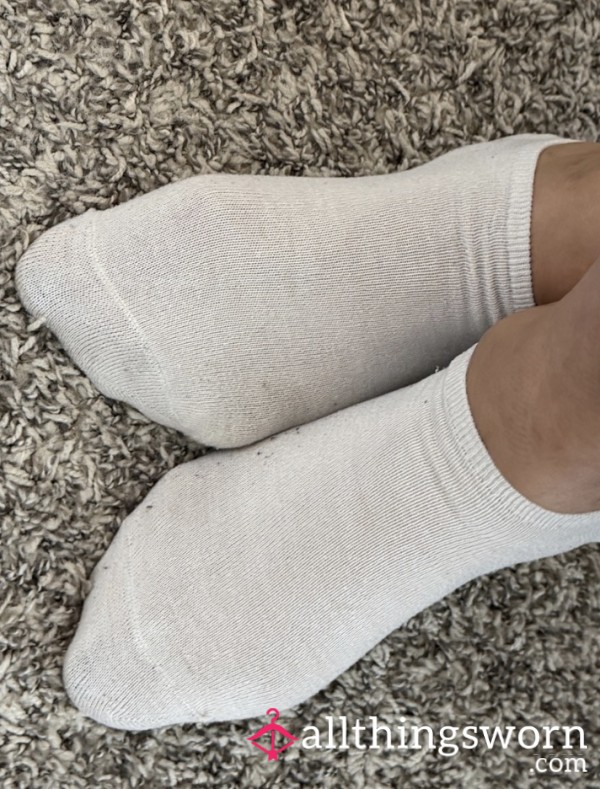 WHITE ANKLE SOCKS 🤍
