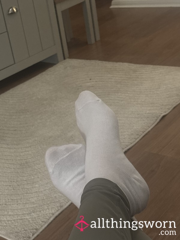 WHITE ANKLE SOCKS – LIMITED SALE DROP 🧦