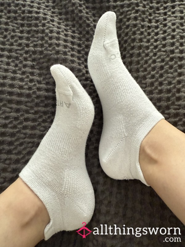 White Ankle Socks – Pretty Worn Out (SALE)