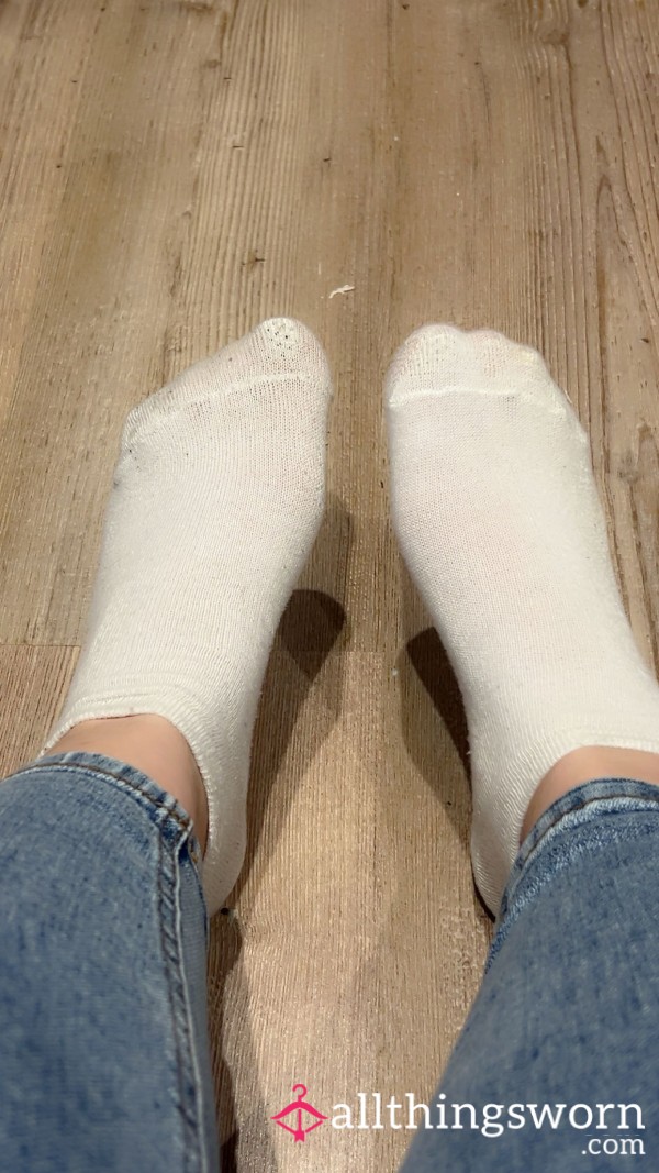 White Ankle Socks, Super Worn