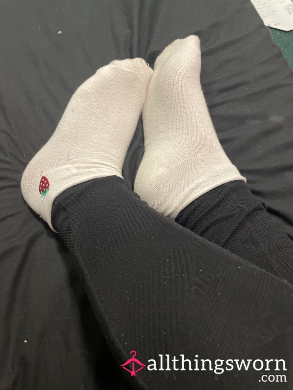 White Ankle Socks With Strawberry