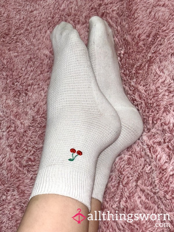 White Cherry Crew Socks – 3 Day Wear