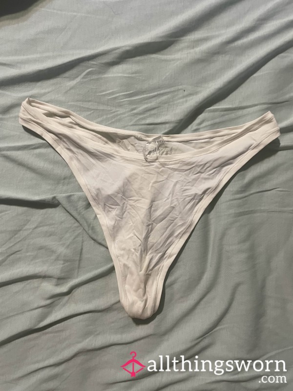 🤍 White Cla**ic Thongs 🤍